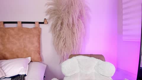 Snapshot of ariana_rosse__ chatting on January 11, 12:40 pm Ariana  online show from January 11, 12:40 pm