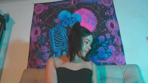 ariana_whitee online show from June 7, 7:02 am