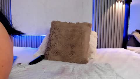 Susan online show from April 3, 9:00 pm