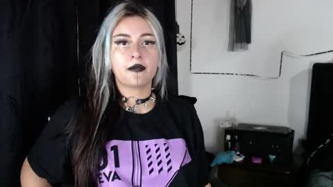 Snapshot of arianauwu666 chatting on October 23, 9:59 pm help me 100 hands up my OF is Free online show from October 23, 9:59 pm