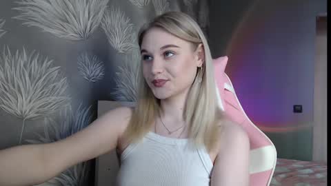 ariavelvets online show from May 15, 11:18 am