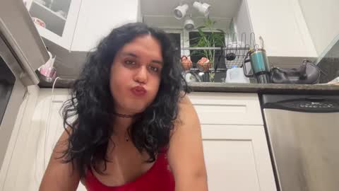 Snapshot of ariawestlove chatting on December 3, 6:10 am Aria online show from December 3, 6:10 am