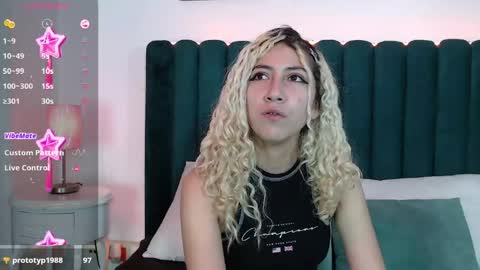 Ari Bunnie  online show from April 9, 6:19 am