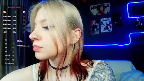 Ariel online show from March 25, 3:41 pm