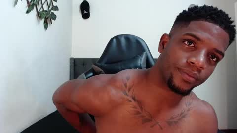 Snapshot of arielbronwxxx chatting on February 16, 1:16 pm chris online show from February 16, 1:16 pm
