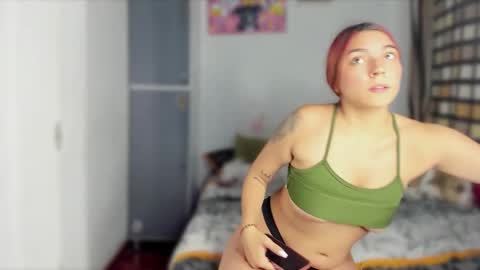 Snapshot of ariell_rose1 chatting on December 6, 4:52 am Stephany  online show from December 6, 4:52 am