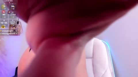 Ari  online show from October 25, 9:15 pm