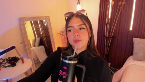  Arianna  online show from April 16, 9:50 pm