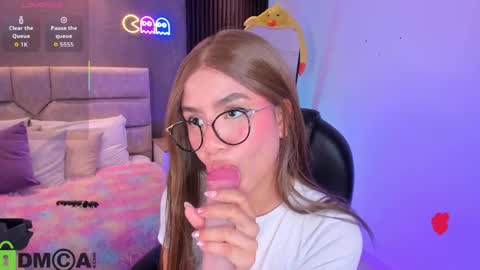 Ari  online show from May 4, 9:43 pm