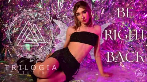 Snapshot of arivega chatting on January 30, 10:19 am   Nice to meet you  thumb up me please its important I  LOOK MY BIO DOWN online show from January 30, 10:19 am