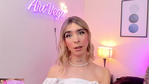 Snapshot of arivega chatting on February 21, 12:27 am   Nice to meet you  thumb up me please its important I  LOOK MY BIO DOWN online show from February 21, 12:27 am