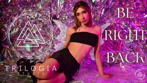 Snapshot of arivega chatting on February 14, 7:17 am   Nice to meet you  thumb up me please its important I  LOOK MY BIO DOWN online show from February 14, 7:17 am