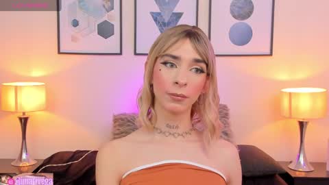 Snapshot of arivega chatting on February 23, 10:42 pm   Nice to meet you  thumb up me please its important I  LOOK MY BIO DOWN online show from February 23, 10:42 pm