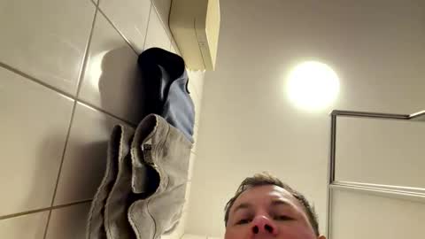 armyskater32 online show from April 12, 8:18 am