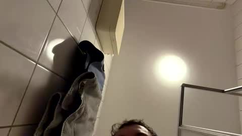 armyskater32 online show from April 7, 8:22 pm