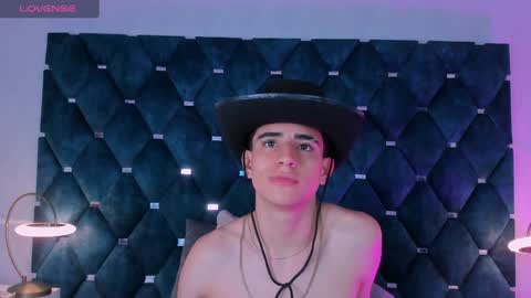 Aron Falcon online show from December 21, 11:11 am