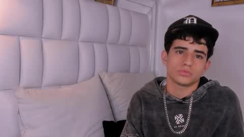 Aron Falcon online show from January 17, 4:49 am