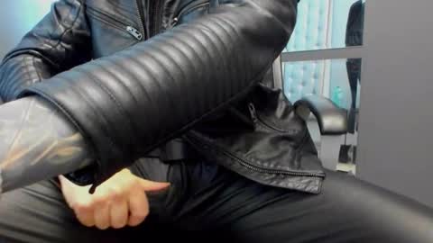 AronGrant online show from December 4, 11:43 am