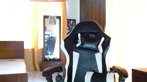 aronmiller online show from December 22, 3:30 pm