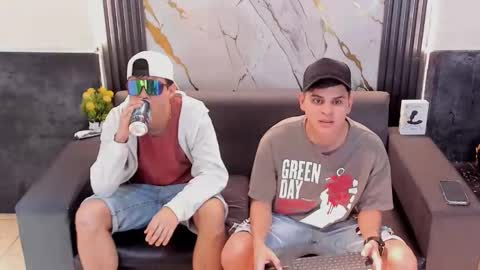 Aroon   online show from April 19, 3:40 am