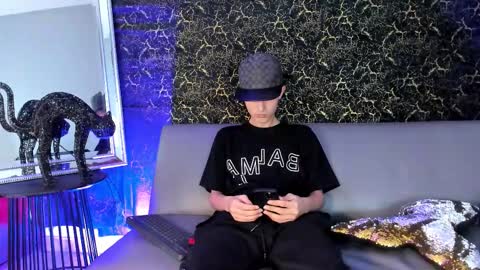 Snapshot of arthurcox_ chatting on October 17, 5:50 pm arthurcox_ online show from October 17, 5:50 pm