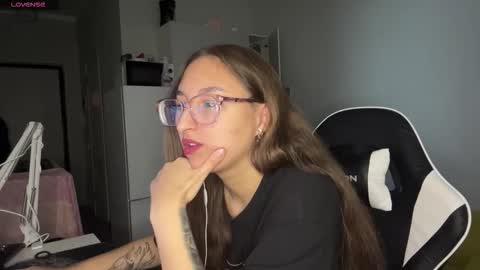 Mia  online show from February 18, 3:45 pm