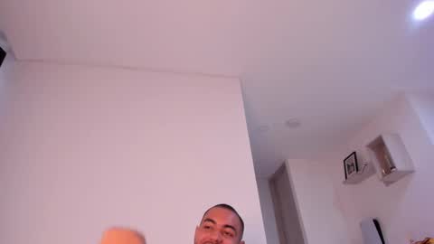 arturguy01 online show from February 26, 10:15 pm