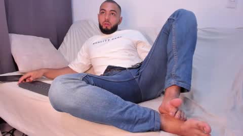 arturguy01 online show from March 1, 11:15 pm