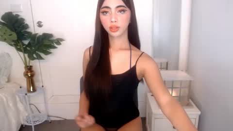 Ariella online show from April 7, 9:50 pm