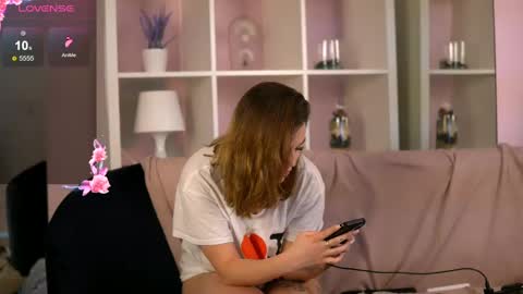 Lunaa  online show from February 24, 3:12 am