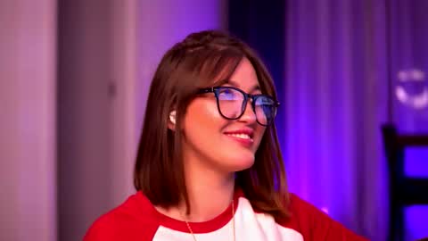 Lunaa  online show from October 8, 12:40 am