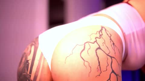 Lunaa  online show from September 25, 8:49 pm