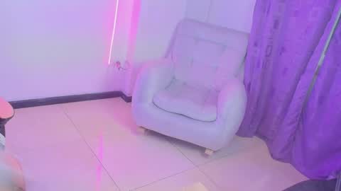aryahmoonn online show from May 8, 4:29 am