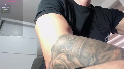 Snapshot of aryanaian1 chatting on October 18, 11:36 am AryanAian1 online show from October 18, 11:36 am