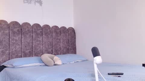 aryascollins online show from January 18, 5:27 am