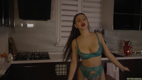 Call me Ann online show from December 6, 10:46 pm