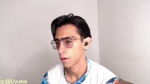 Snapshot of ash_v1 chatting on October 30, 2:01 am Ash online show from October 30, 2:01 am