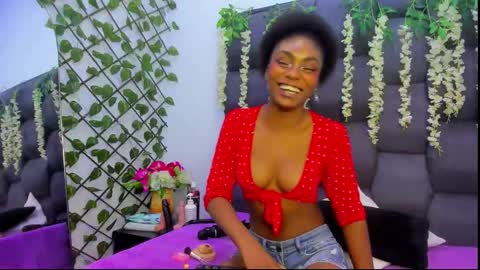 asha_zuri69 online show from May 6, 1:17 pm