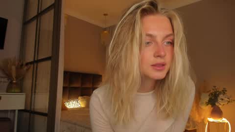 your pretty Ashley online show from April 9, 6:02 pm