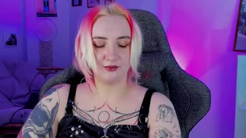 AshleyAshe  online show from February 12, 8:50 pm