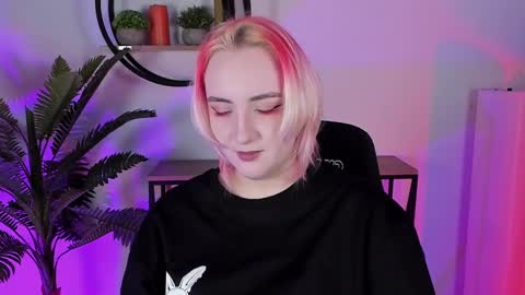 AshleyAshe  online show from February 16, 5:15 pm