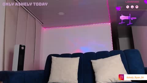 Ashley And Ryan  online show from November 10, 11:18 pm