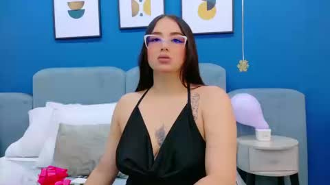 Snapshot of ashleyevans21 chatting on October 15, 9:04 pm Ashley Evans online show from October 15, 9:04 pm
