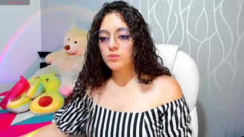 Snapshot of ashleykiim_ chatting on December 13, 10:34 pm .. Ashley .. online show from December 13, 10:34 pm