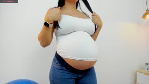 Snapshot of ashleyknightt chatting on December 2, 7:00 pm Ashley knight online show from December 2, 7:00 pm