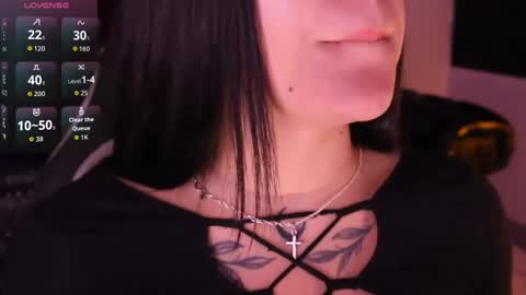 Ashley Lauren online show from April 16, 9:39 pm