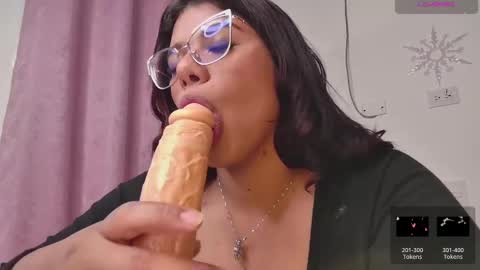Snapshot of ashleyy18__ chatting on February 9, 12:41 pm Ashleyy18   online show from February 9, 12:41 pm