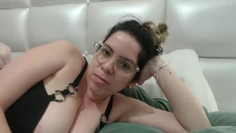 Snapshot of ashlymoon chatting on February 17, 2:31 am AshlyMoon online show from February 17, 2:31 am