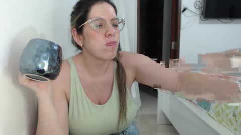 Snapshot of ashlymoon chatting on February 24, 10:47 pm AshlyMoon online show from February 24, 10:47 pm
