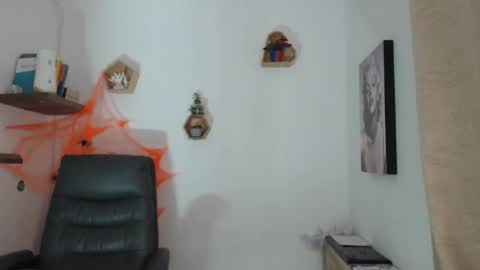 Sarah .3   hello guys .im love online show from October 23, 11:27 pm